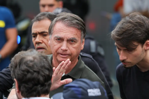 Moraes concede prisão domiciliar a Bolsonaro por 90 dias após quadro de saúde