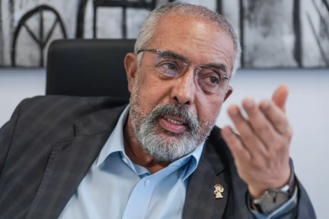 “Não há mais razão para manter a escala 6x1”, afirma senador Paulo Paim